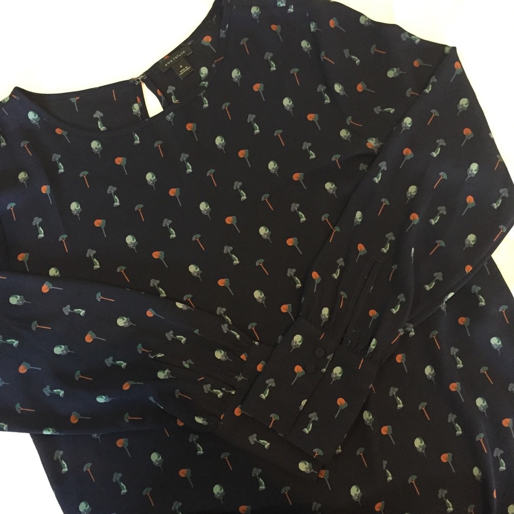 Patterned navy blouse